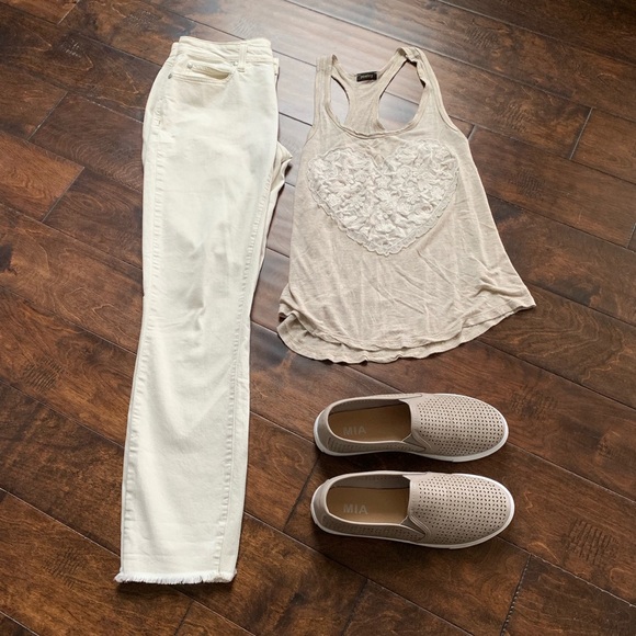 Poetry Cream Heart Tank Top Size Medium- See Measurements - Picture 2 of 5